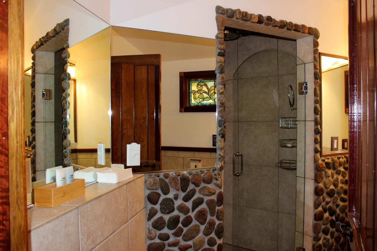 New Park Retreat Hotel Ithaca Esterno foto